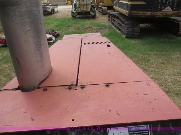 image for item F8310 1996 Ditch Witch 7610 trencher