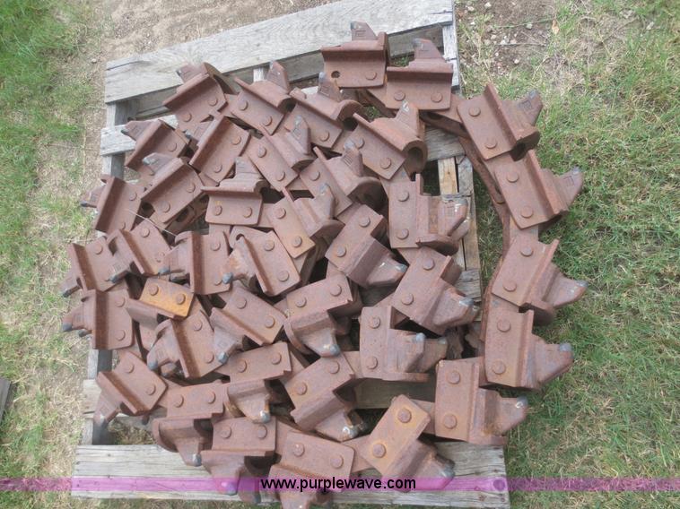 image for item F8310 1996 Ditch Witch 7610 trencher