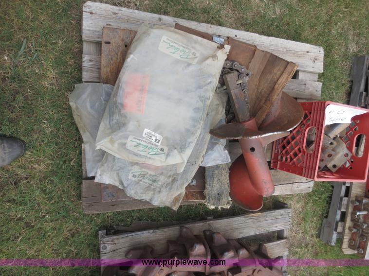 image for item F8310 1996 Ditch Witch 7610 trencher