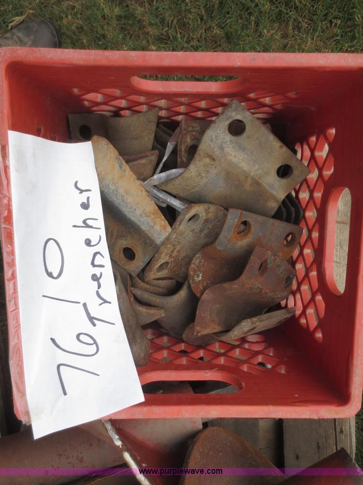 image for item F8310 1996 Ditch Witch 7610 trencher