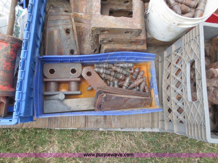 image for item F8310 1996 Ditch Witch 7610 trencher