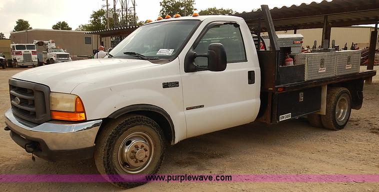 image for item I2239 2000 Ford F350 Super Duty XL flatbed truck
