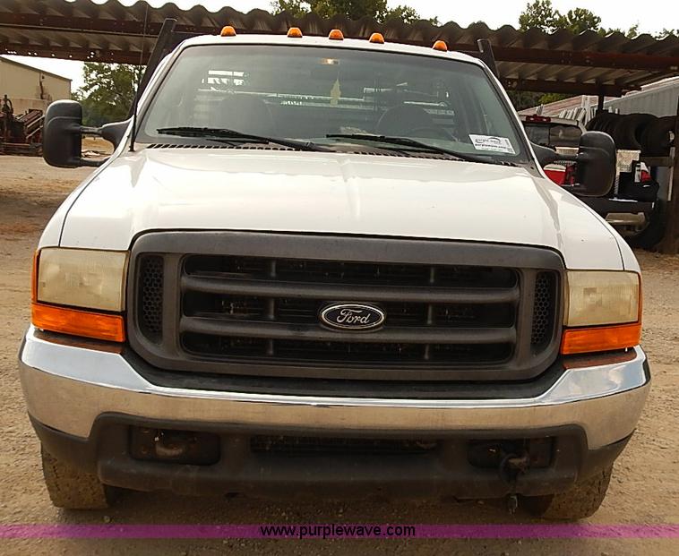 image for item I2239 2000 Ford F350 Super Duty XL flatbed truck