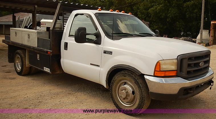 image for item I2239 2000 Ford F350 Super Duty XL flatbed truck