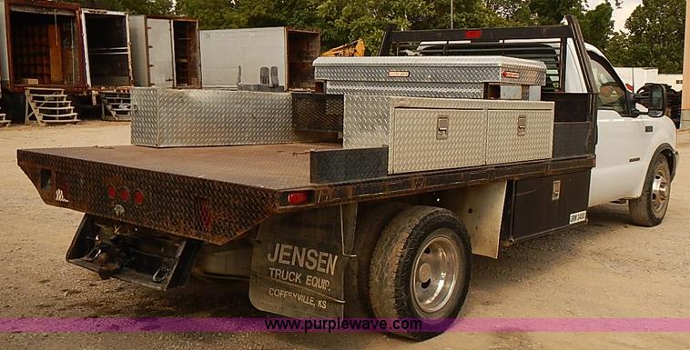 image for item I2239 2000 Ford F350 Super Duty XL flatbed truck