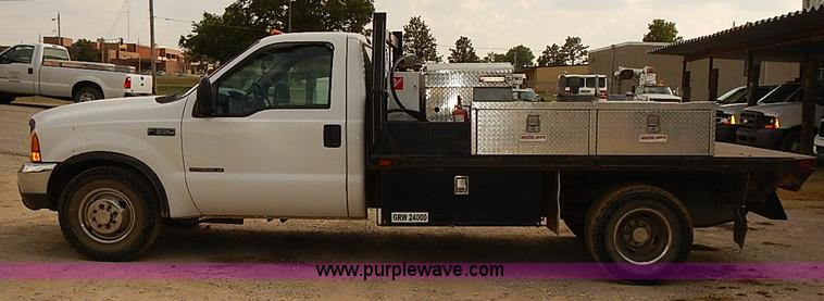 image for item I2239 2000 Ford F350 Super Duty XL flatbed truck