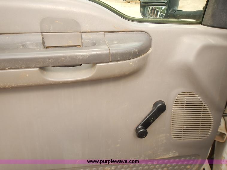 image for item I2239 2000 Ford F350 Super Duty XL flatbed truck