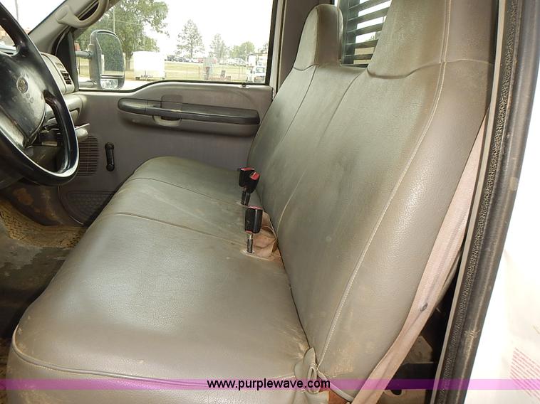 image for item I2239 2000 Ford F350 Super Duty XL flatbed truck