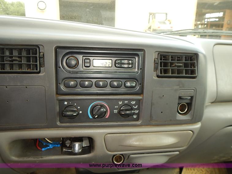 image for item I2239 2000 Ford F350 Super Duty XL flatbed truck