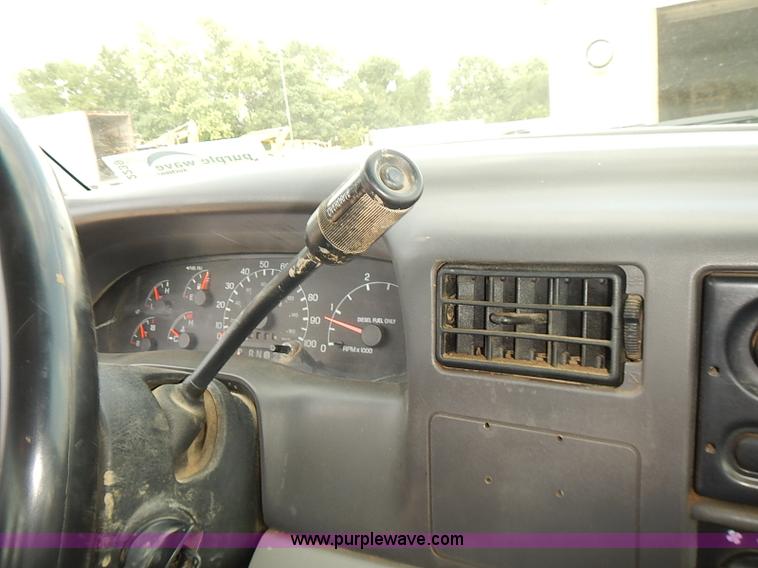 image for item I2239 2000 Ford F350 Super Duty XL flatbed truck