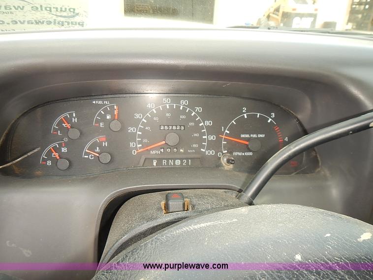 image for item I2239 2000 Ford F350 Super Duty XL flatbed truck