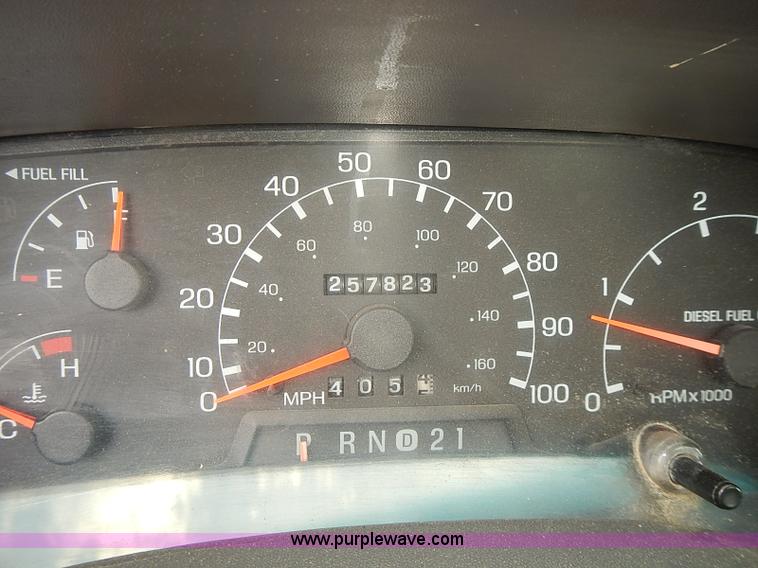 image for item I2239 2000 Ford F350 Super Duty XL flatbed truck