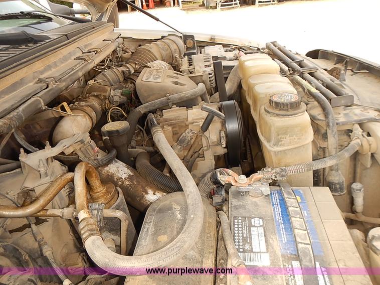 image for item I2239 2000 Ford F350 Super Duty XL flatbed truck