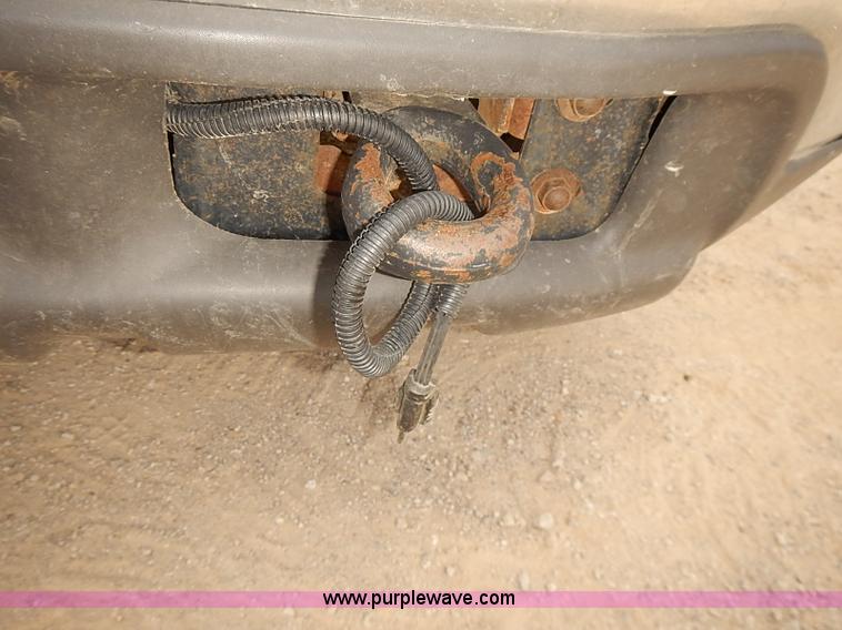 image for item I2239 2000 Ford F350 Super Duty XL flatbed truck