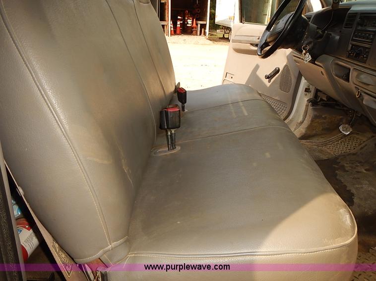 image for item I2239 2000 Ford F350 Super Duty XL flatbed truck