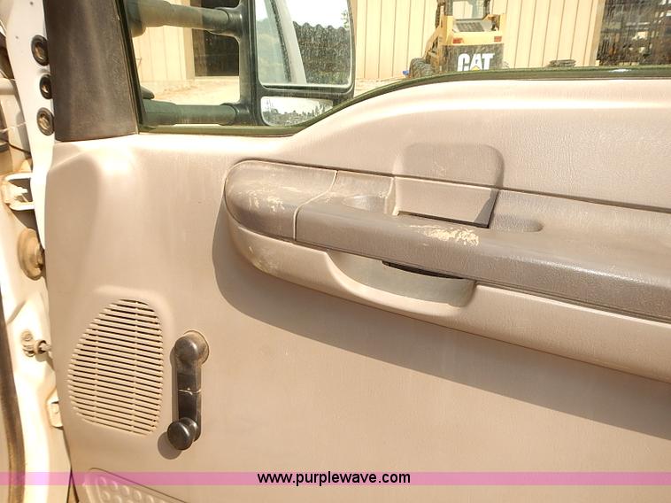 image for item I2239 2000 Ford F350 Super Duty XL flatbed truck