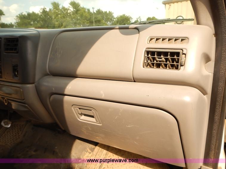 image for item I2239 2000 Ford F350 Super Duty XL flatbed truck