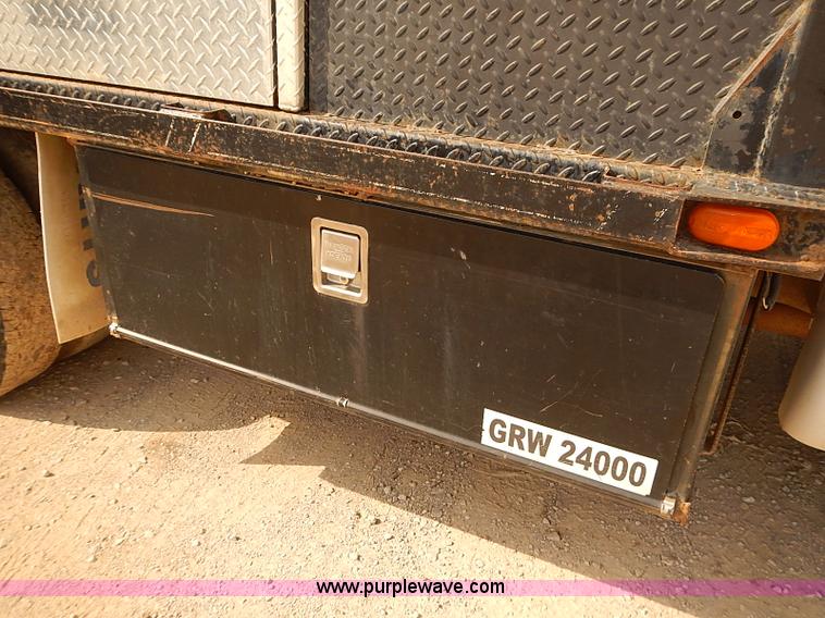 image for item I2239 2000 Ford F350 Super Duty XL flatbed truck