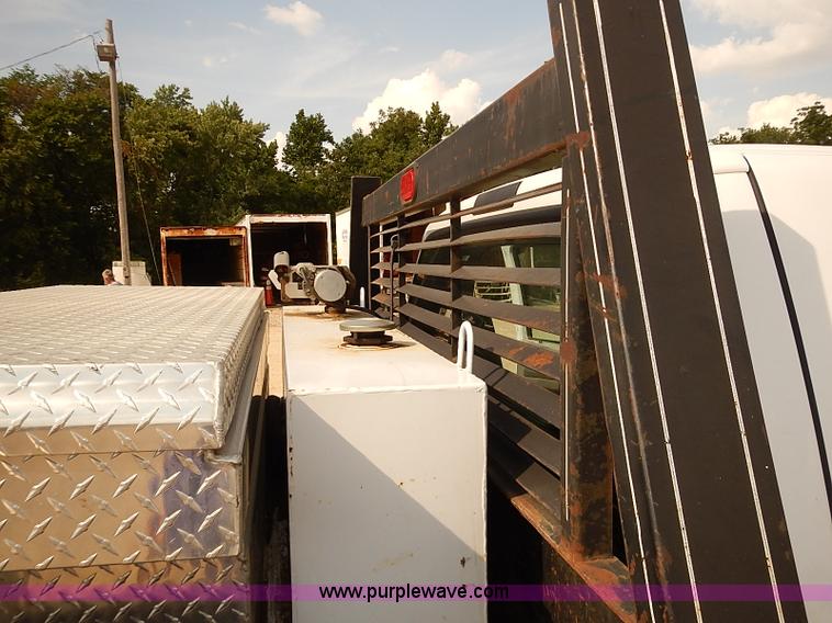 image for item I2239 2000 Ford F350 Super Duty XL flatbed truck