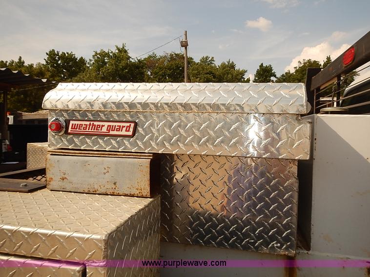 image for item I2239 2000 Ford F350 Super Duty XL flatbed truck