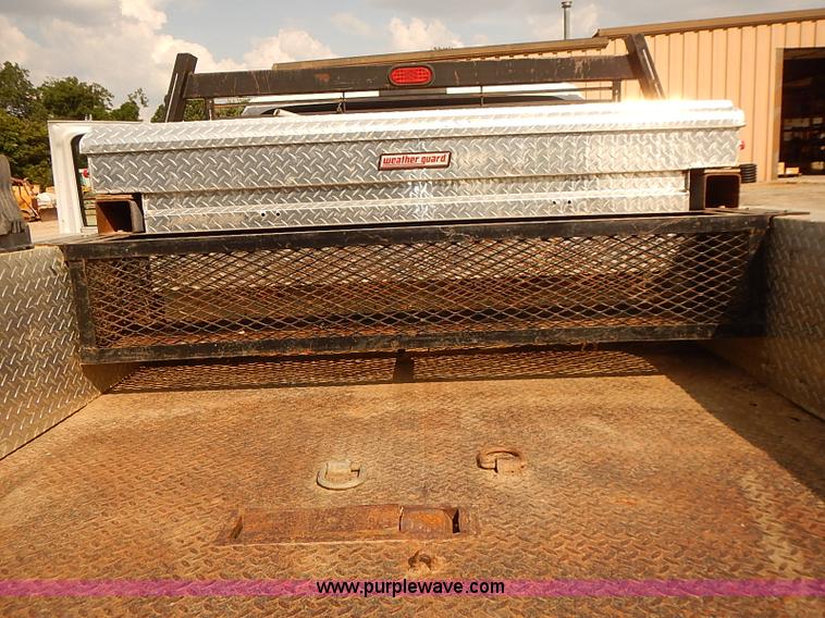 image for item I2239 2000 Ford F350 Super Duty XL flatbed truck