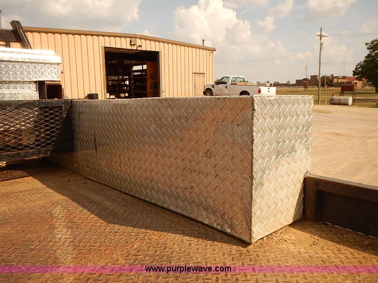 image for item I2239 2000 Ford F350 Super Duty XL flatbed truck