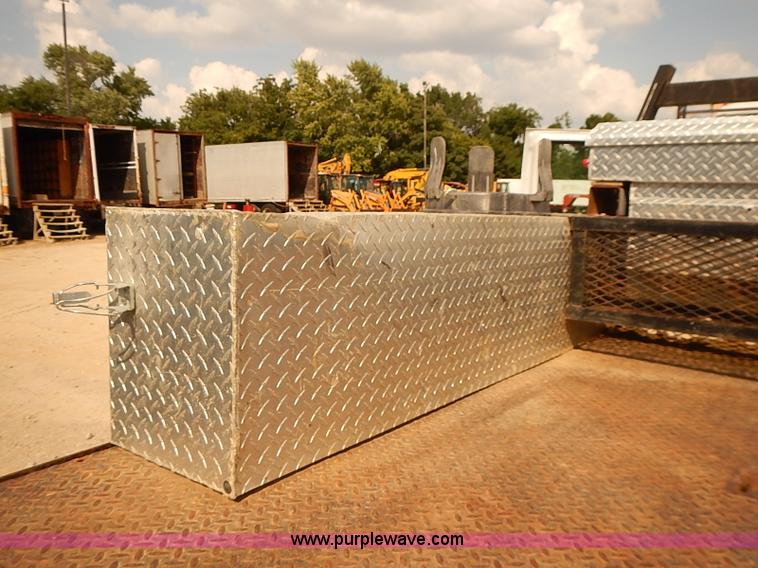 image for item I2239 2000 Ford F350 Super Duty XL flatbed truck