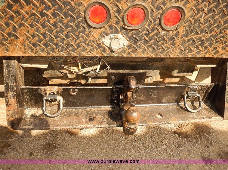 image for item I2239 2000 Ford F350 Super Duty XL flatbed truck