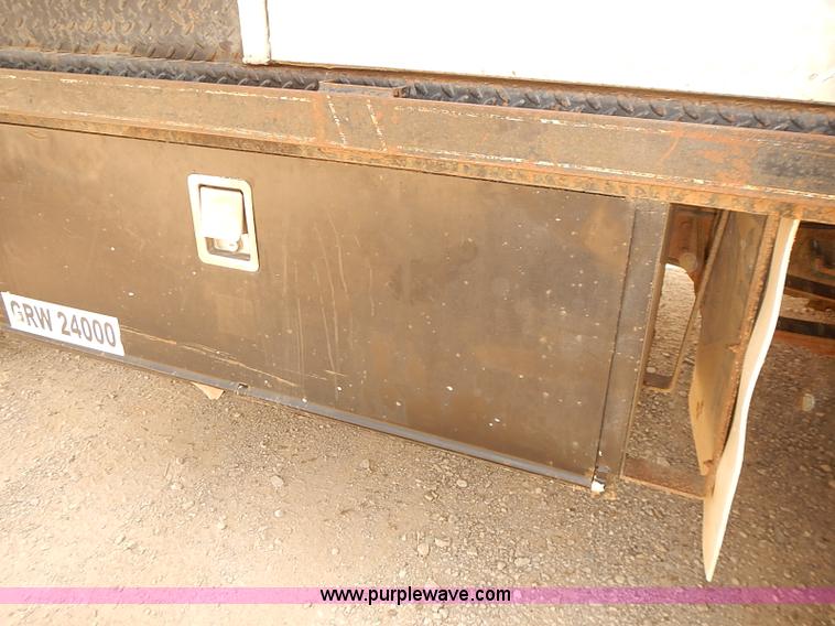 image for item I2239 2000 Ford F350 Super Duty XL flatbed truck