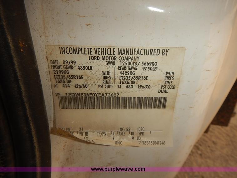 image for item I2239 2000 Ford F350 Super Duty XL flatbed truck