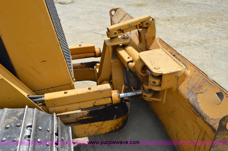 image for item I2243 1998 Caterpillar D3C XL Series III dozer