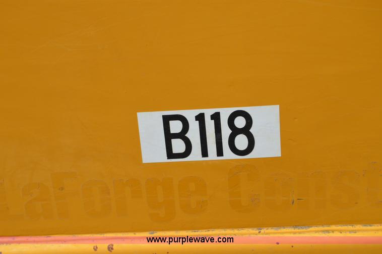 image for item I2243 1998 Caterpillar D3C XL Series III dozer