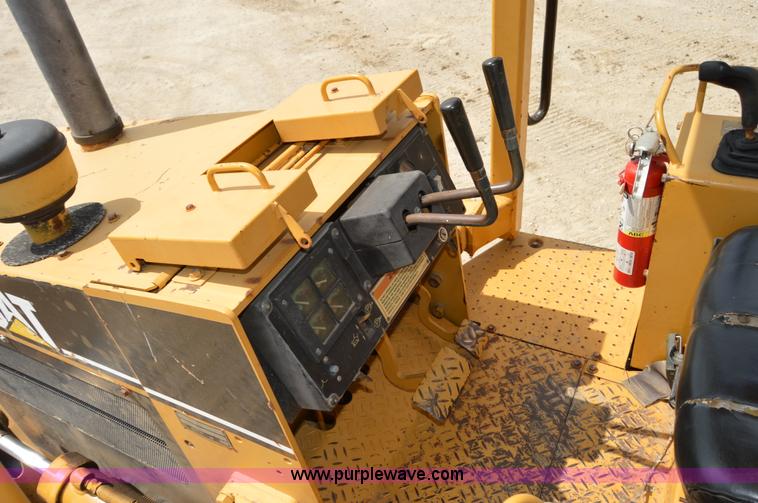 image for item I2243 1998 Caterpillar D3C XL Series III dozer
