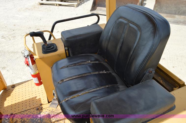 image for item I2243 1998 Caterpillar D3C XL Series III dozer