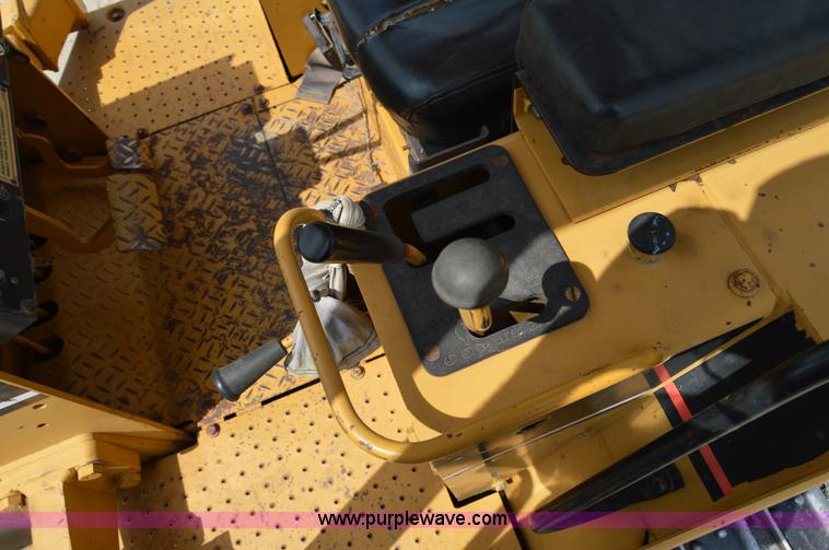 image for item I2243 1998 Caterpillar D3C XL Series III dozer