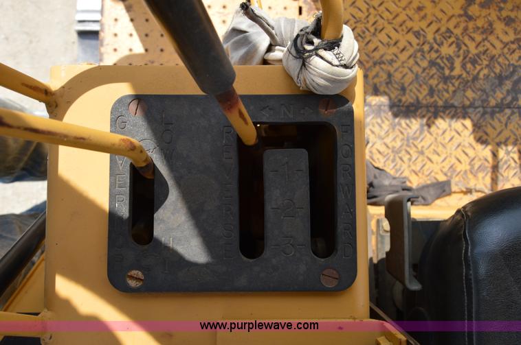 image for item I2243 1998 Caterpillar D3C XL Series III dozer