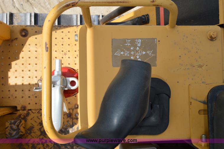 image for item I2243 1998 Caterpillar D3C XL Series III dozer