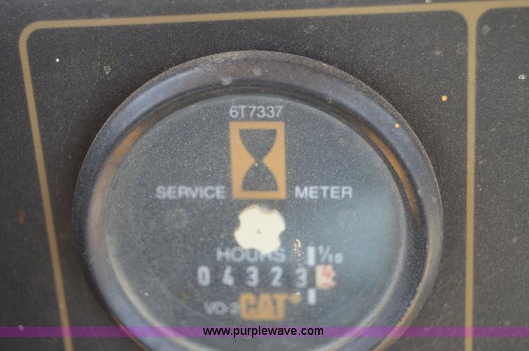 image for item I2243 1998 Caterpillar D3C XL Series III dozer