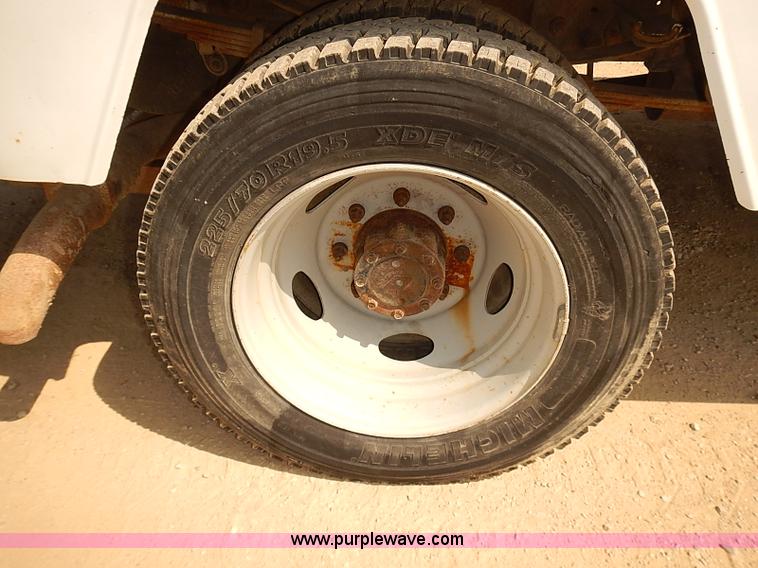 image for item I5477 1999 Ford F550 Super Duty XL bucket truck