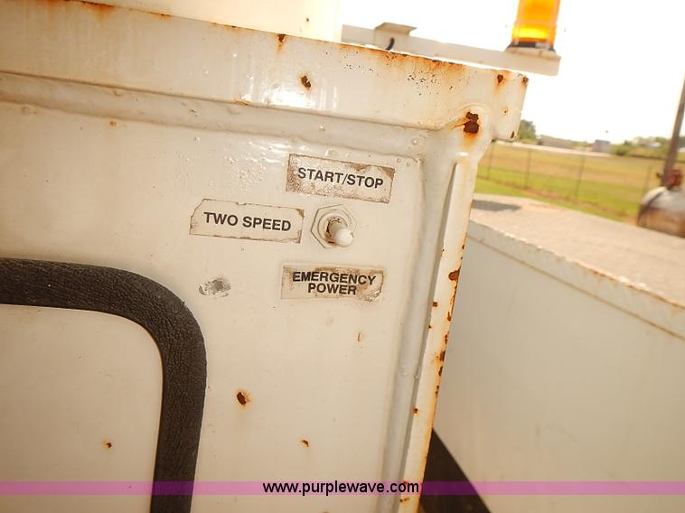 image for item I5477 1999 Ford F550 Super Duty XL bucket truck