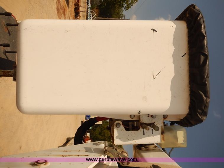 image for item I5477 1999 Ford F550 Super Duty XL bucket truck