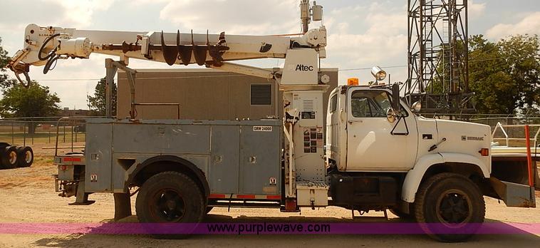image for item I5478 1986 Chevrolet Kodiak 70 derrick digger truck