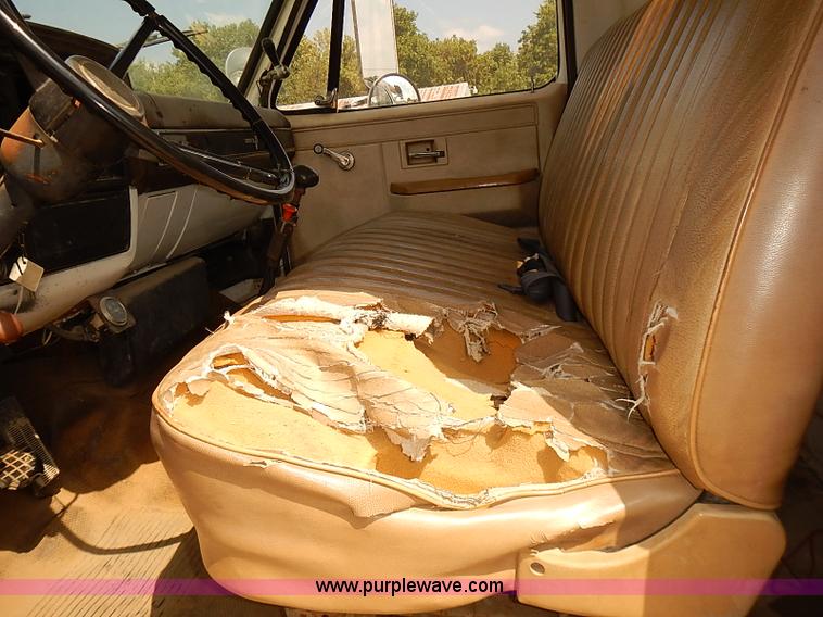 image for item I5478 1986 Chevrolet Kodiak 70 derrick digger truck