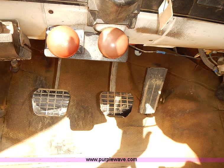 image for item I5478 1986 Chevrolet Kodiak 70 derrick digger truck