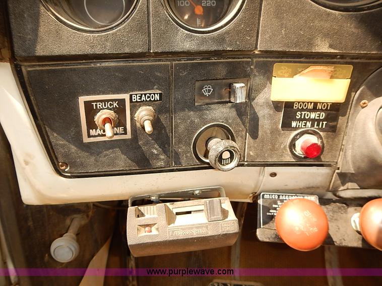 image for item I5478 1986 Chevrolet Kodiak 70 derrick digger truck