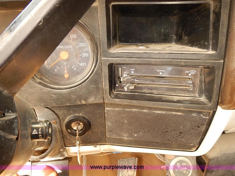 image for item I5478 1986 Chevrolet Kodiak 70 derrick digger truck