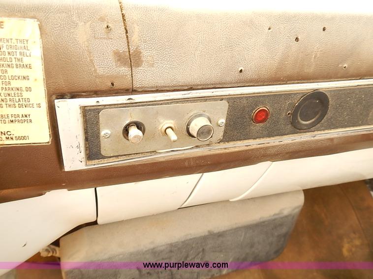 image for item I5478 1986 Chevrolet Kodiak 70 derrick digger truck