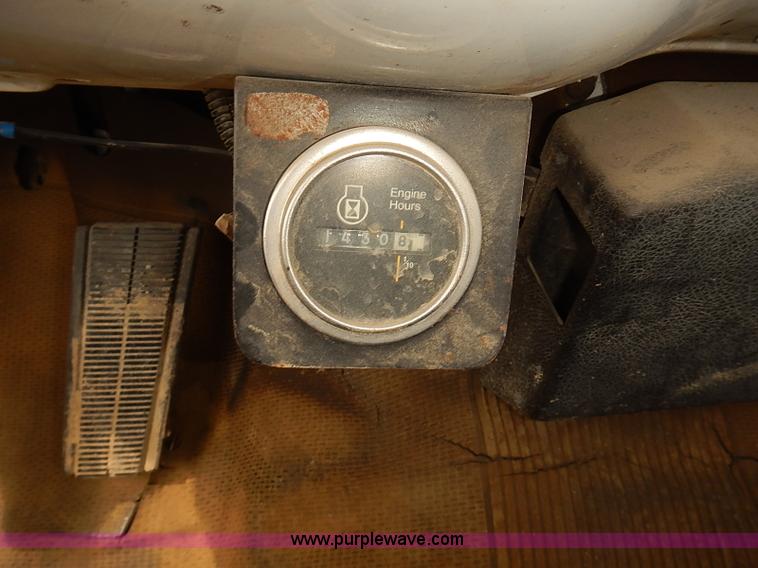 image for item I5478 1986 Chevrolet Kodiak 70 derrick digger truck