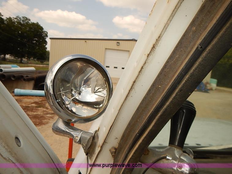 image for item I5478 1986 Chevrolet Kodiak 70 derrick digger truck