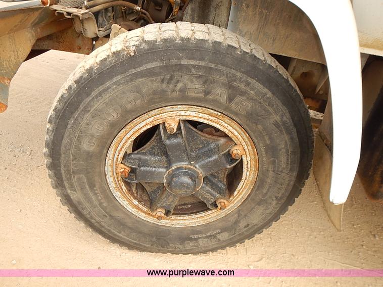 image for item I5478 1986 Chevrolet Kodiak 70 derrick digger truck